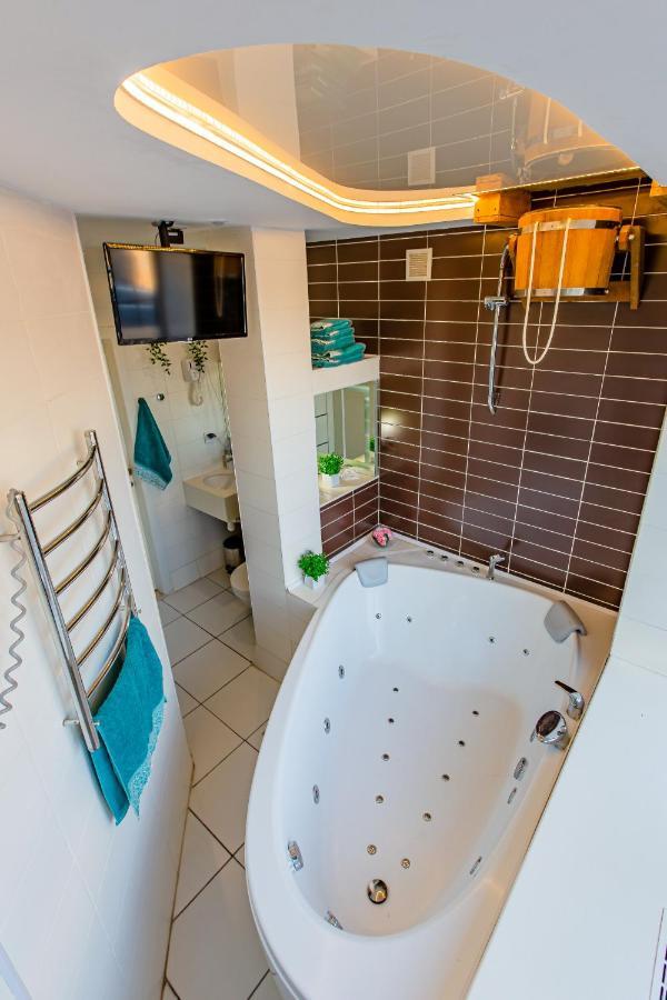 Big Jacuzzi , Sauna , Khreshchatyk Apartments Kiev Eksteriør bilde